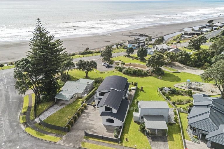 Photo of property in 1 Arden Place, Oakura, 4314