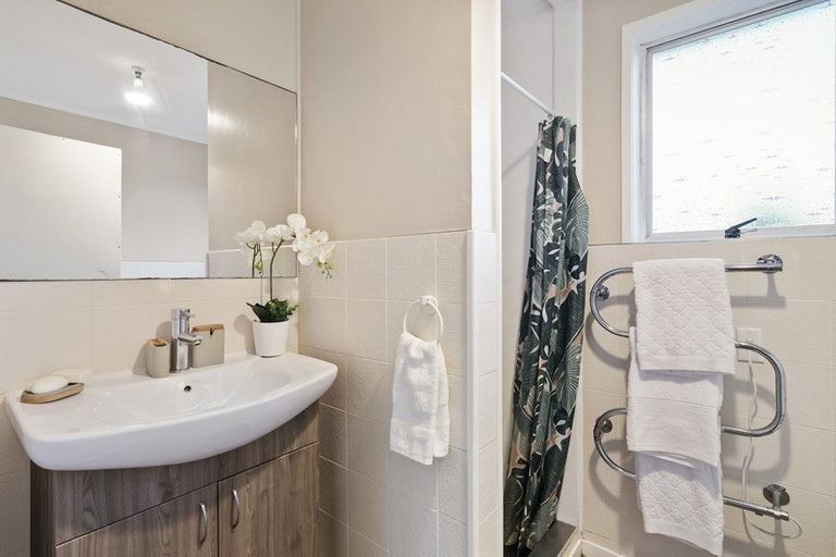 Photo of property in 12 Malmo Place, Massey, Auckland, 0614