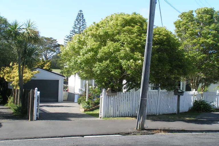 Photo of property in 10 Seaview Avenue, Northcote, Auckland, 0627