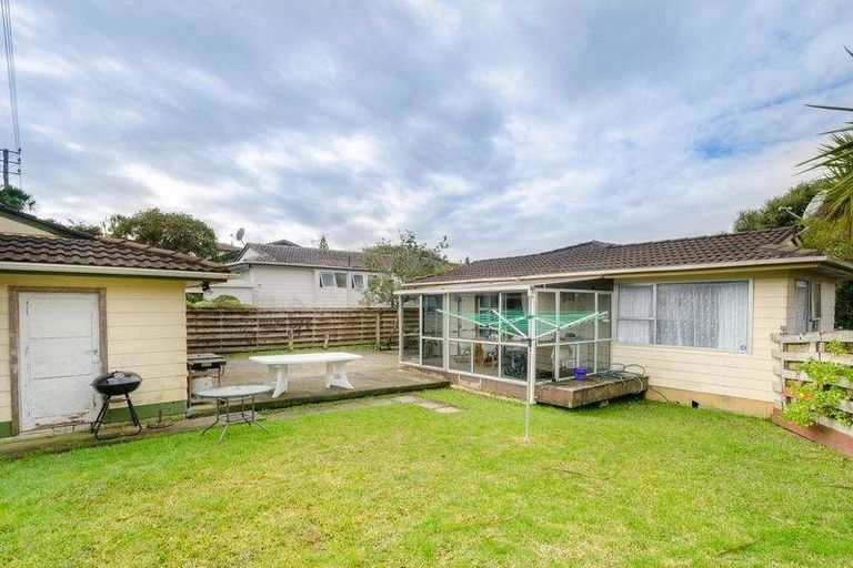 Photo of property in 1 Cushla Place, Massey, Auckland, 0614