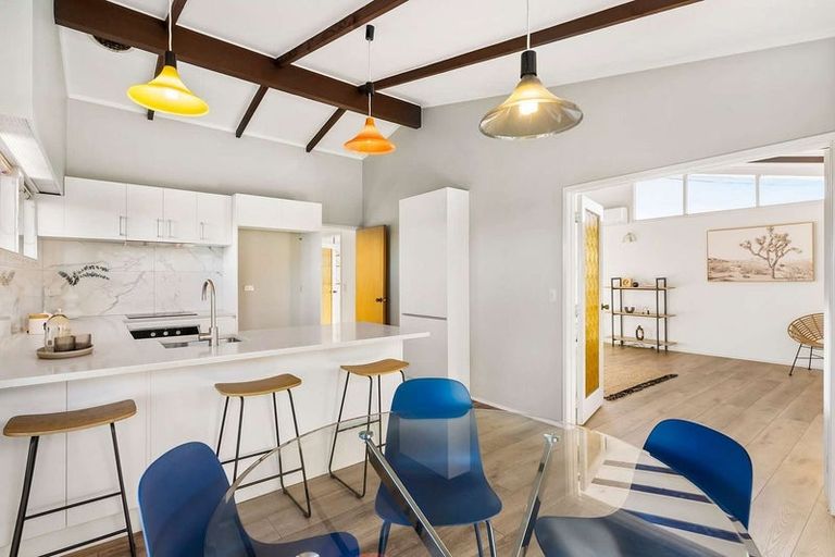 Photo of property in 36 Sunset Road, Unsworth Heights, Auckland, 0632