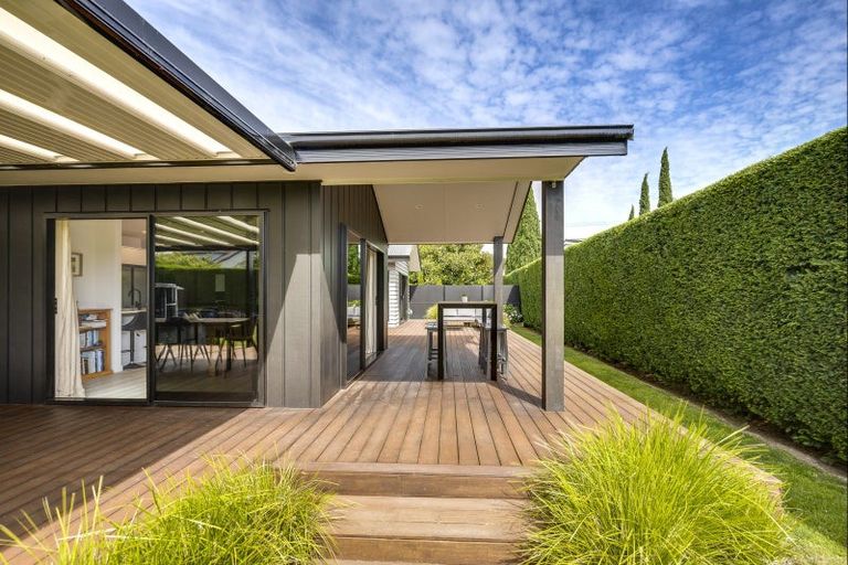 Photo of property in 16 Napier Street, Jervoistown, Napier, 4112