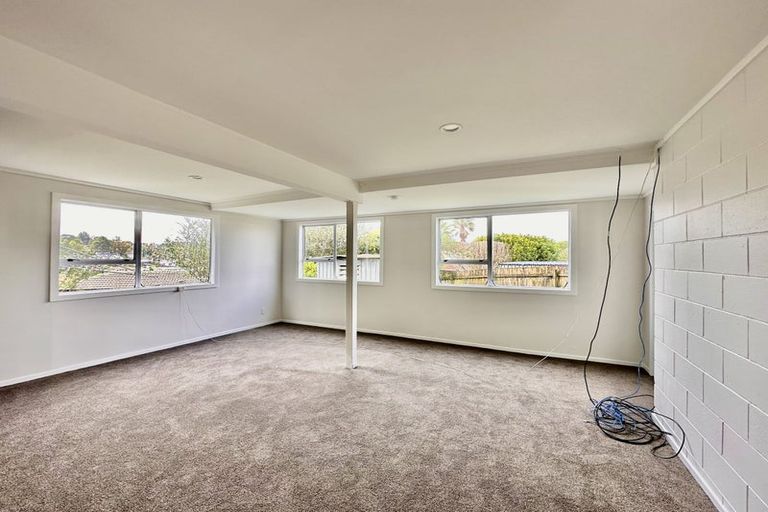 Photo of property in 54 Triangle Road, Massey, Auckland, 0614