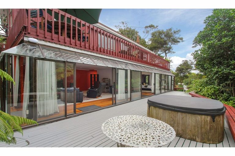 Photo of property in 74 Roberts Road, Glenfield, Auckland, 0629