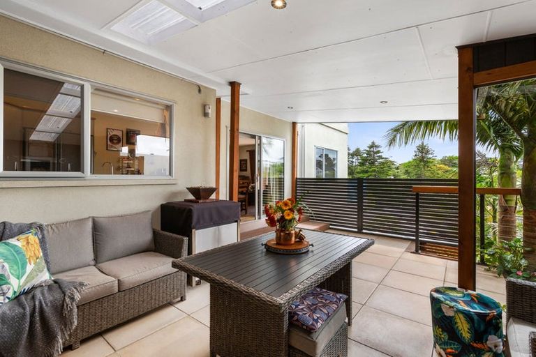 Photo of property in 10 Caledonia Place, Highlands Park, New Plymouth, 4312