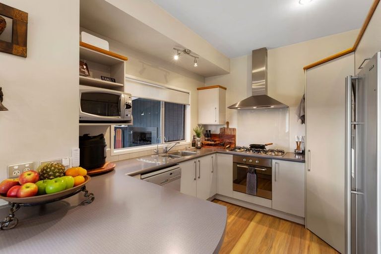 Photo of property in 10 Caledonia Place, Highlands Park, New Plymouth, 4312