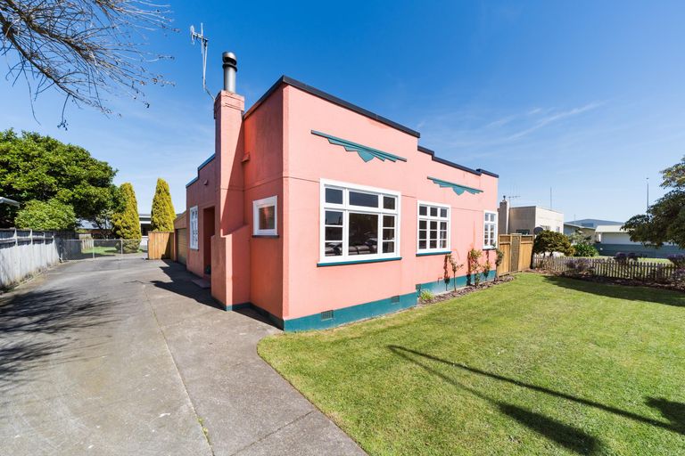 Photo of property in 8 Heretaunga Street, Palmerston North, 4414