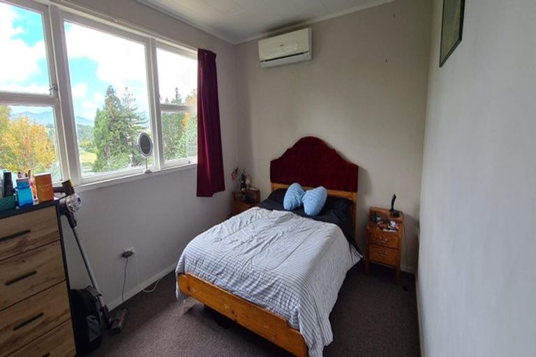 Photo of property in 14 View Street, Maungaturoto, 0520
