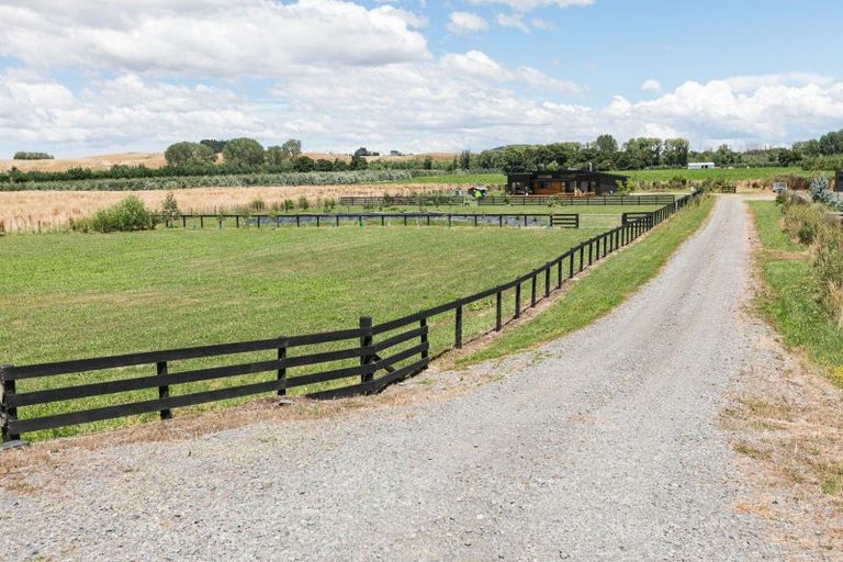 Photo of property in 34 Pourerere Road, Waipawa, 4271