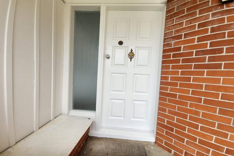 Photo of property in 619 Glenfield Road, Totara Vale, Auckland, 0629