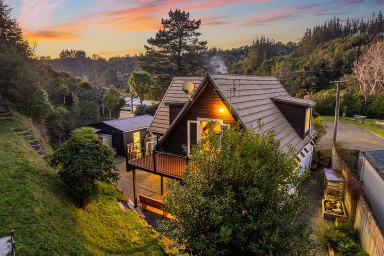 Photo of property in 246 Plateau Road, Te Marua, Upper Hutt, 5018