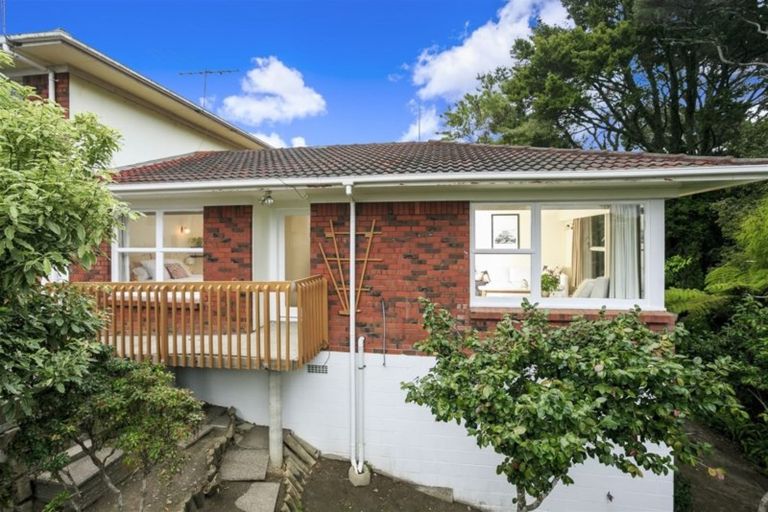 Photo of property in 2/10 Nea Place, Hillcrest, Auckland, 0627