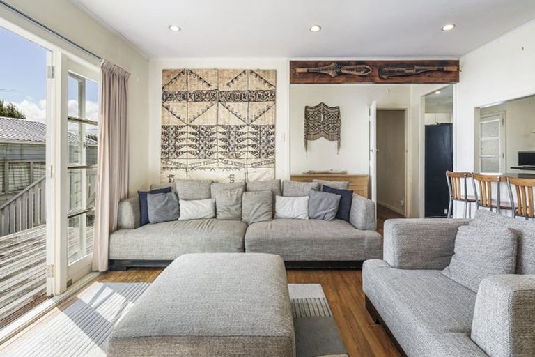 Photo of property in 59 Sylvan Crescent, Te Atatu South, Auckland, 0610