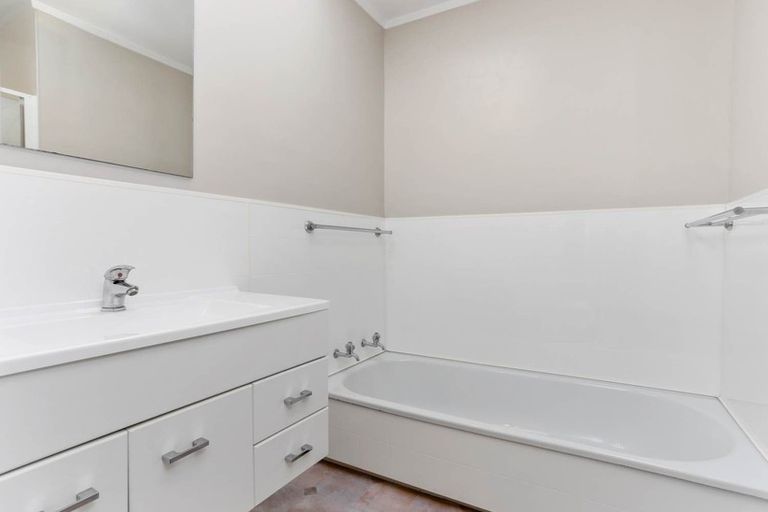 Photo of property in 34 Becroft Drive, Forrest Hill, Auckland, 0620