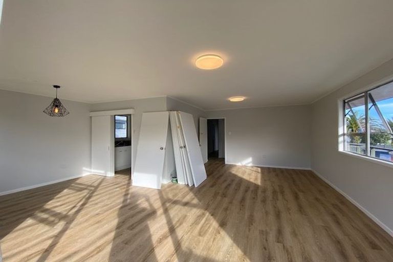 Photo of property in 75 Lewisham Street, Highland Park, Auckland, 2010