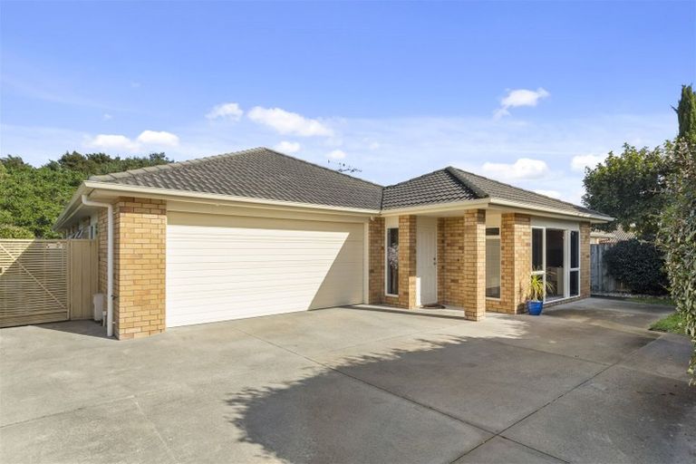 Photo of property in 20 Grabella Place, Papamoa Beach, Papamoa, 3118