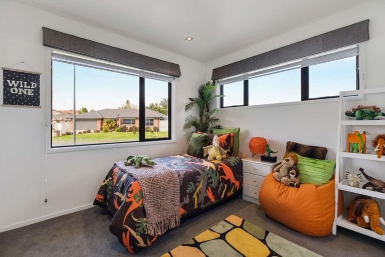 Photo of property in 32 Ripple Grove, Waiuku, 2123