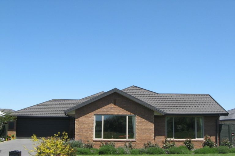 Photo of property in 92 Willowview Drive, Redwood, Christchurch, 8051