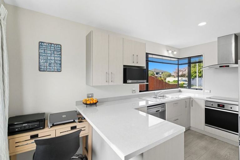 Photo of property in 1/5 Jadewynn Place, Halswell, Christchurch, 8025