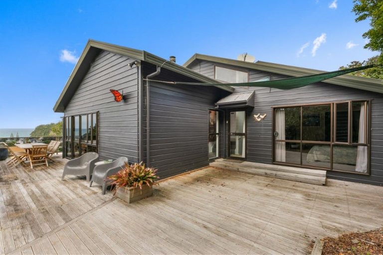 Photo of property in 122 Tuna Place, Onemana, Whangamata, 3691