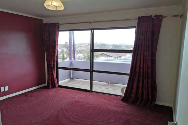 Photo of property in 18 Hueglow Rise, West Harbour, Auckland, 0618