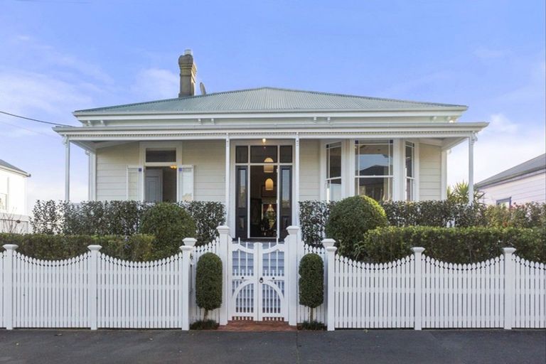 Photo of property in 19 Buchanan Street, Devonport, Auckland, 0624