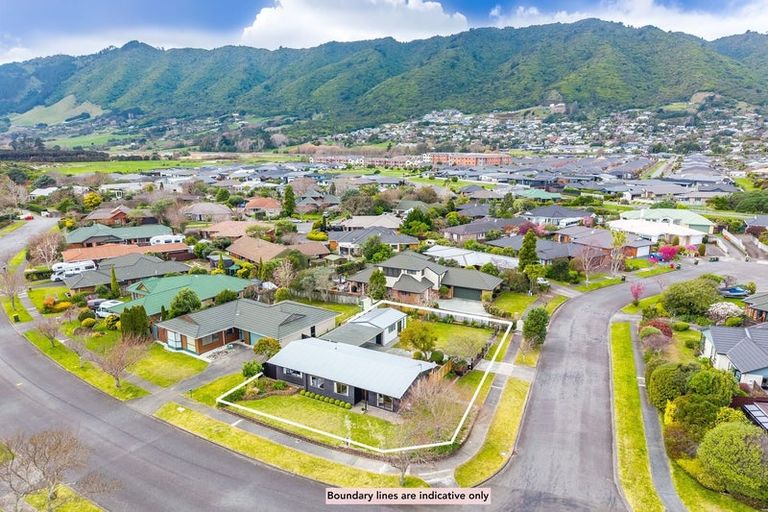 Photo of property in 21 Awanui Drive, Waikanae, 5036