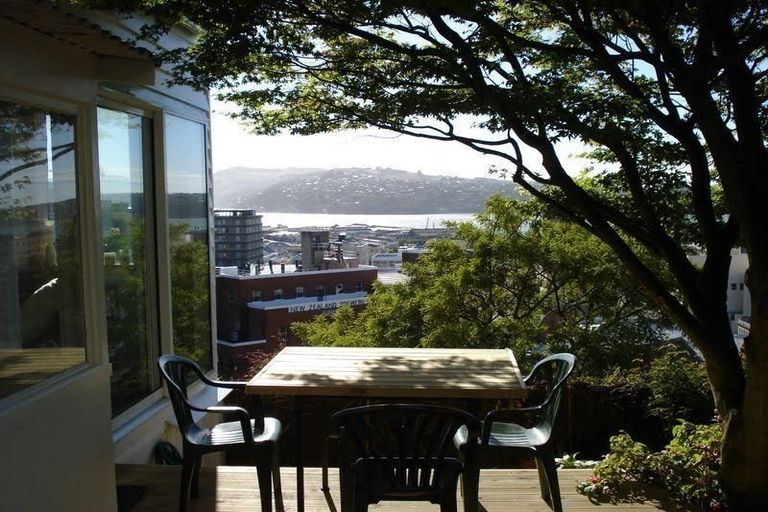 Photo of property in 9 Elm Row, Dunedin Central, Dunedin, 9016