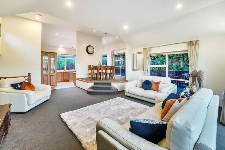 Photo of property in 16a Honeysuckle Lane, Mairangi Bay, Auckland, 0630