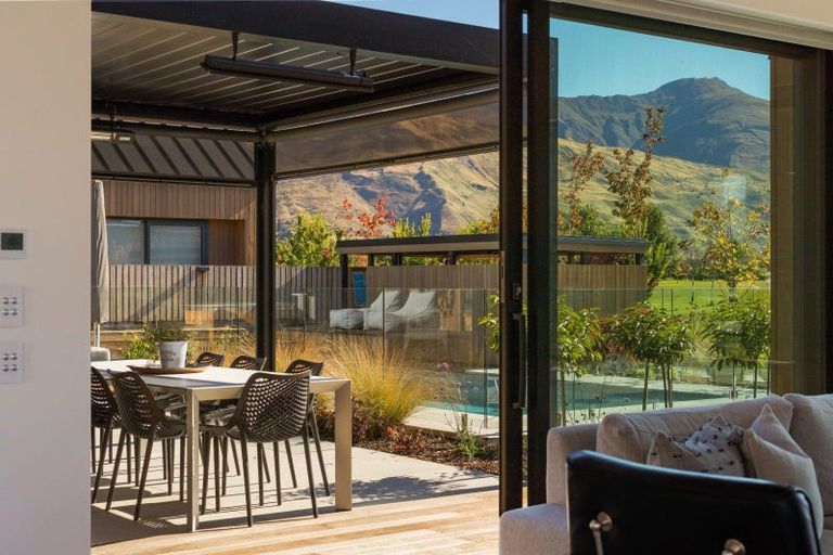 Photo of property in 14 Deans Drive, Wanaka, 9305