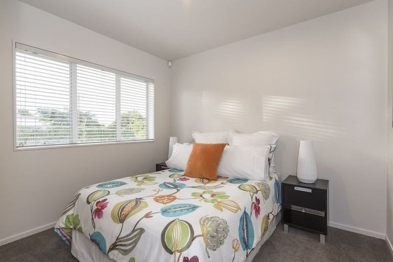 Photo of property in 69 Buscomb Avenue, Henderson, Auckland, 0610