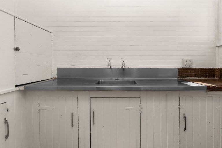 Photo of property in 42 Vigor Brown Street, Napier South, Napier, 4110