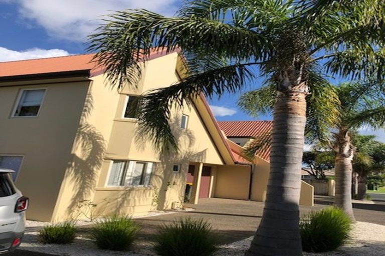 Photo of property in 2/137 Lakeside Drive, Orewa, 0931