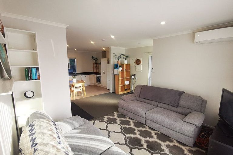 Photo of property in 35 Tonuitanga Street, Weymouth, Auckland, 2103