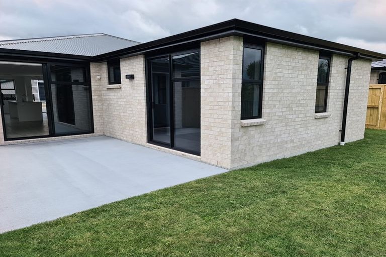 Photo of property in 11 Hinaki Street, Poike, Tauranga, 3112