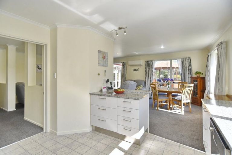 Photo of property in 15 Willowview Drive, Redwood, Christchurch, 8051
