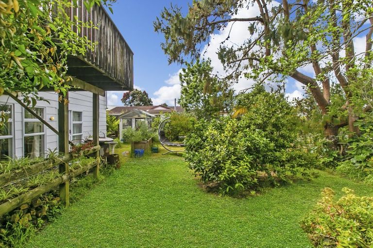 Photo of property in 9 Woodhouse Place, West Harbour, Auckland, 0618