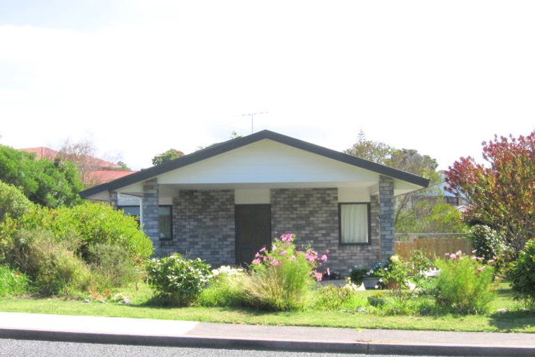 Photo of property in 17 Matipo Road, Mairangi Bay, Auckland, 0630
