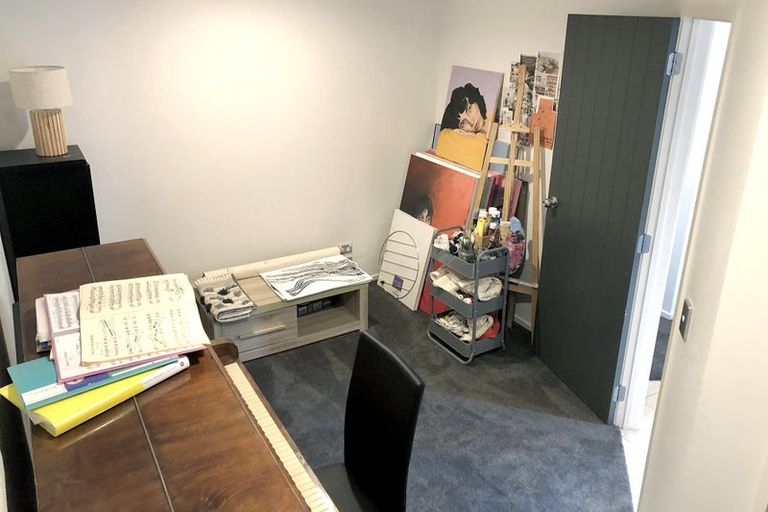 Photo of property in 1/143a Wiseley Road, West Harbour, Auckland, 0618