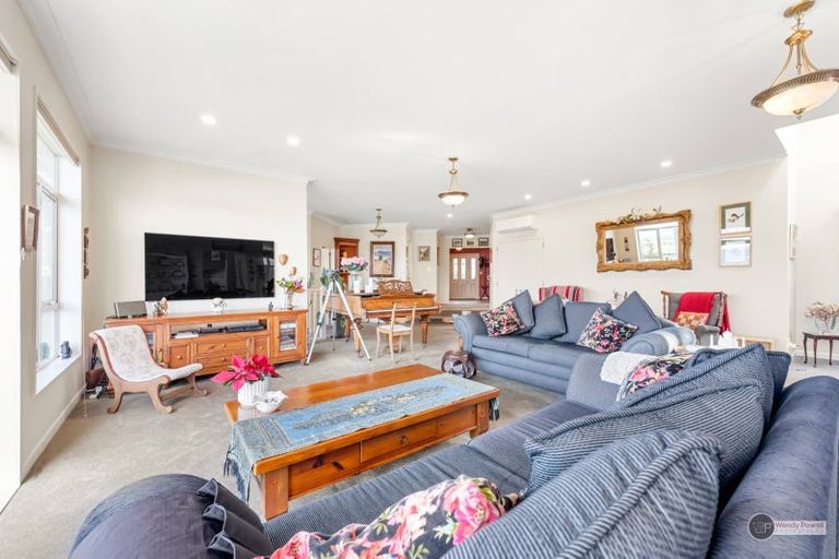 Photo of property in 11c Saint Johns Way, Normandale, Lower Hutt, 5010