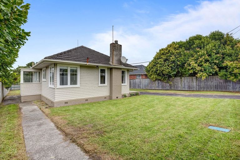 Photo of property in 73 Roberts Road, Te Atatu South, Auckland, 0610