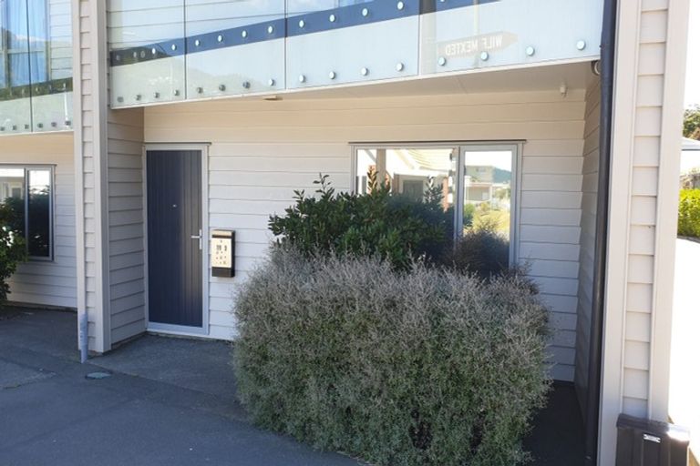 Photo of property in 3/19 Collins Avenue, Tawa, Wellington, 5028