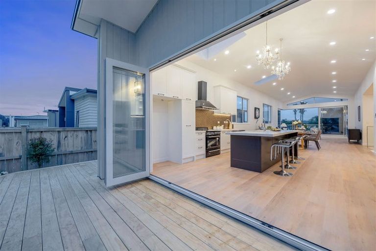 Photo of property in 2 Craigs Way, Hobsonville, Auckland, 0616