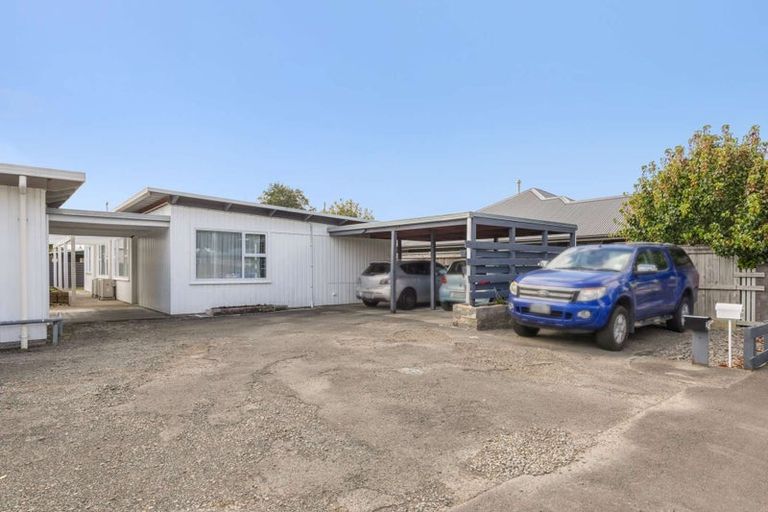 Photo of property in 2/54 Weston Avenue, Roslyn, Palmerston North, 4414