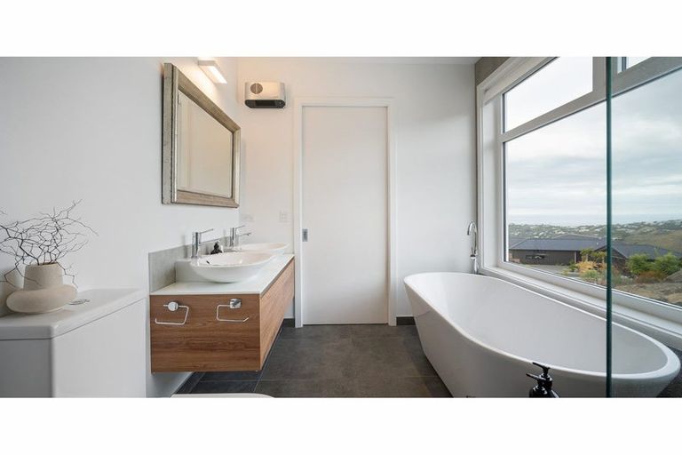 Photo of property in 3 Ridgeway Place, Richmond Hill, Christchurch, 8081