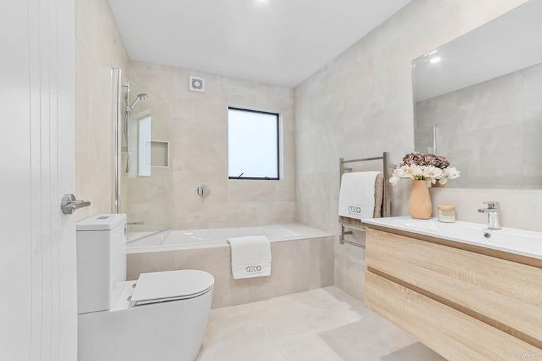 Photo of property in 6/105 Hobsonville Road, West Harbour, Auckland, 0618