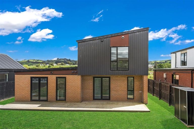 Photo of property in 21 Waikaha Street, Pokeno, 2472