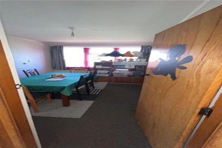 Photo of property in 12 Gibbons Crescent, Castlecliff, Whanganui, 4501