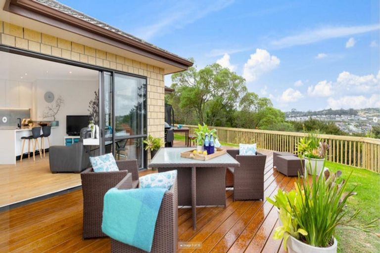 Photo of property in 70 Kittiwake Drive, Schnapper Rock, Auckland, 0632