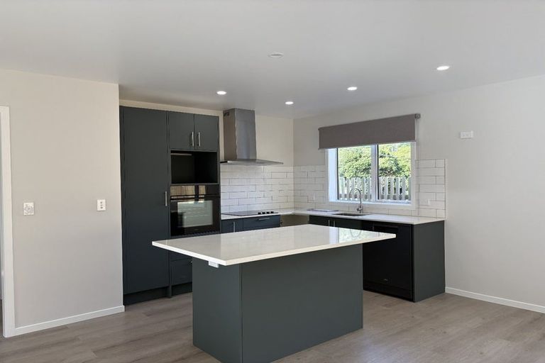 Photo of property in 1/5 Tawa Terrace, Tawa, Wellington, 5028